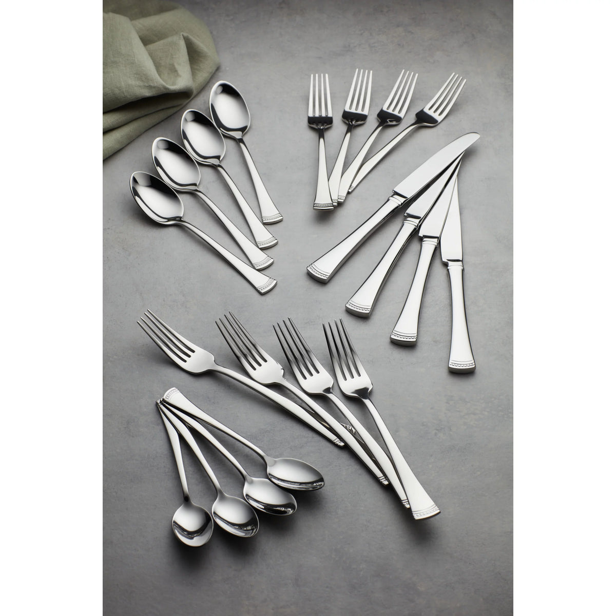 Dinner Knives, Set of 4 I63802